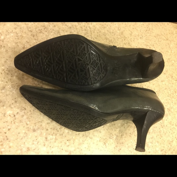 Anne Klein pointed gray booties - Picture 6 of 8